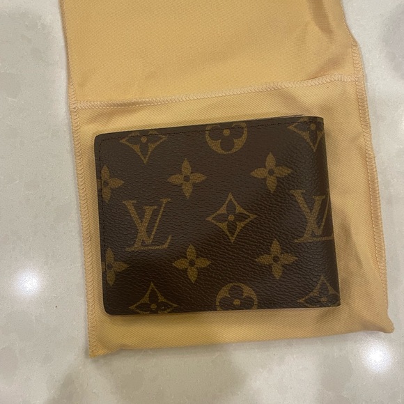 men’s Louis Vuitton wallet - Picture 5 of 7